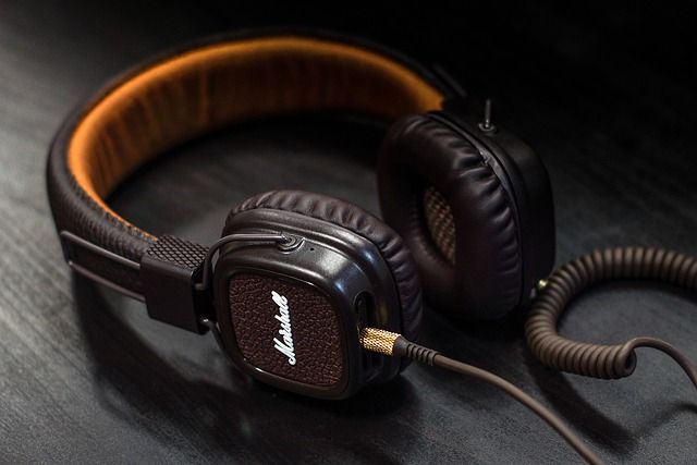 headphones-3085681_640.jpg